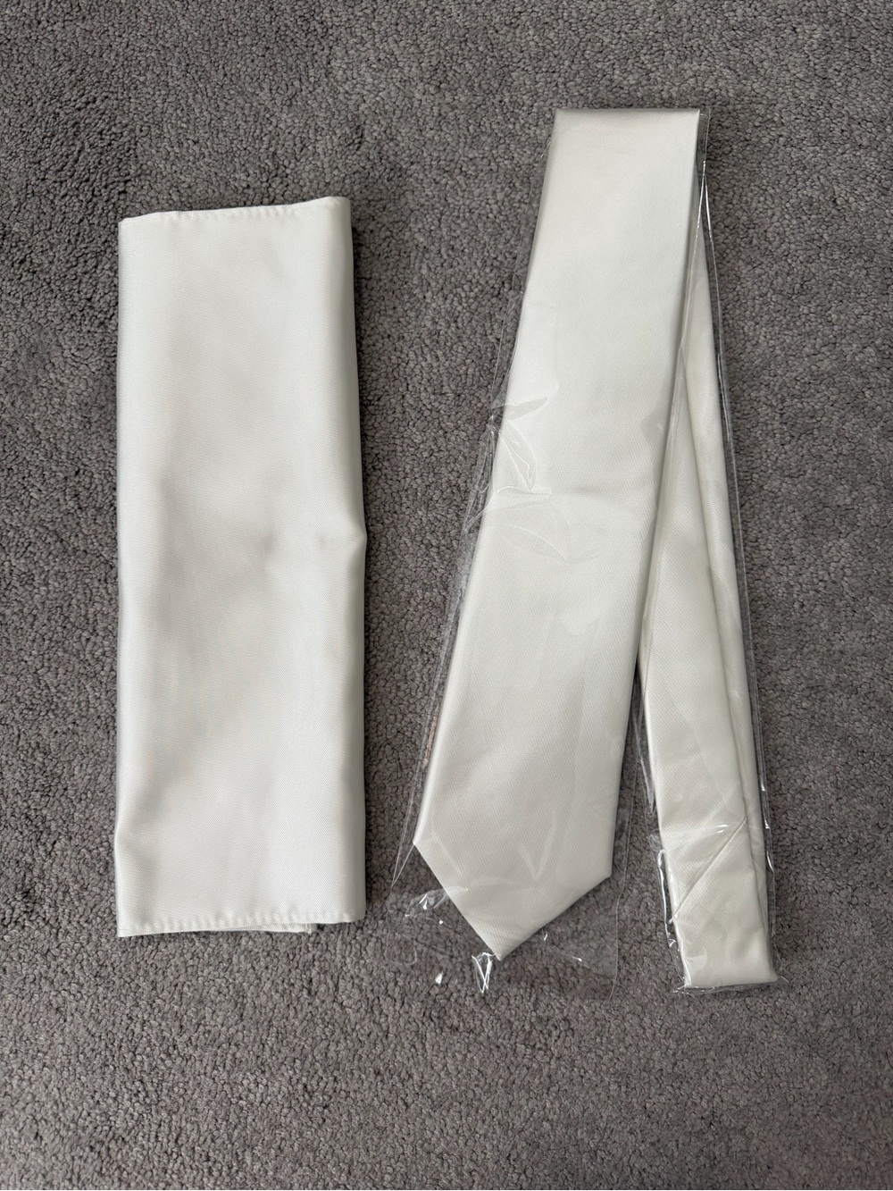 NEW White Tie and Pocket Square Set